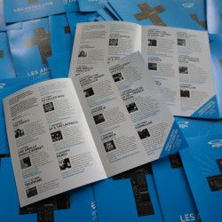 Dépliants A6 135grs brillant 4 pages - 10 000 exemplaires - pliage en deux